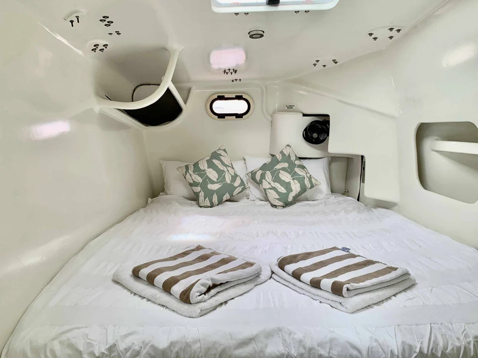 A double cabin beneath a hatch