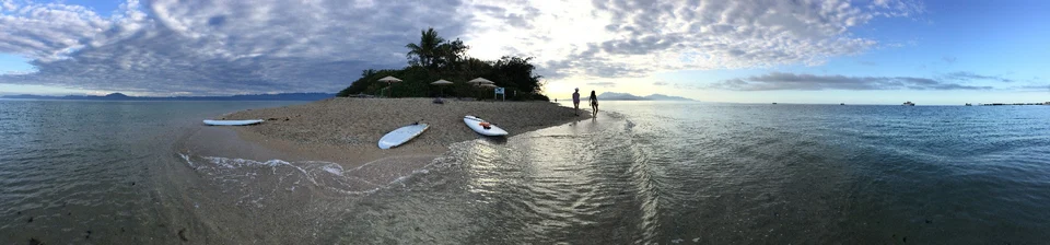 A panoramic island shoreline
